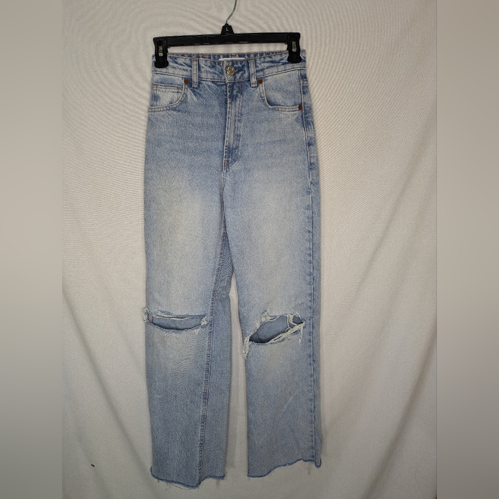 Zara Light Wash High Rise Knee Holes Jeans Size 0